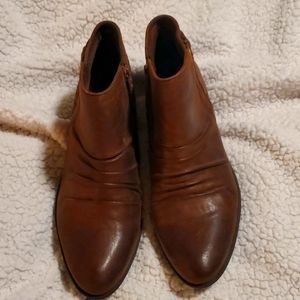 EUC Baretraps Brown Booties